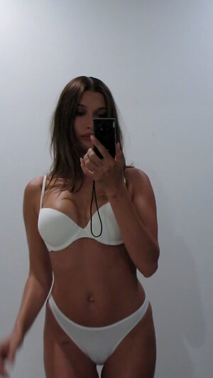 Hailey Baldwin Bieber Hot leaked photo #27