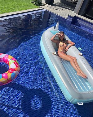 Hailey Baldwin Bieber Hot leaked photo #38
