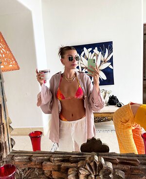 Hailey Baldwin Bieber Hot leaked photo #44