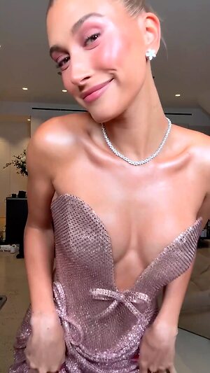Hailey Baldwin Bieber Hot leaked photo #94