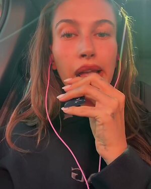 Hailey Baldwin Nude Leaked Photo #75