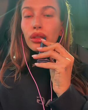 Hailey Baldwin Nude Leaked Photo #77