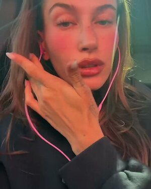 Hailey Baldwin Nude Leaked Photo #87