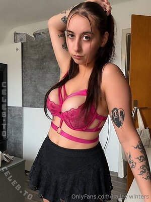 Hailey Winters leaked photo #5