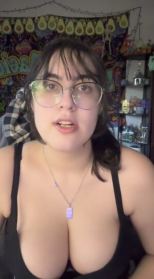 Haileyavocad0 leaked photo #5