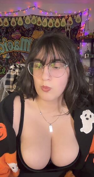 Haileyavocad0 leaked photos