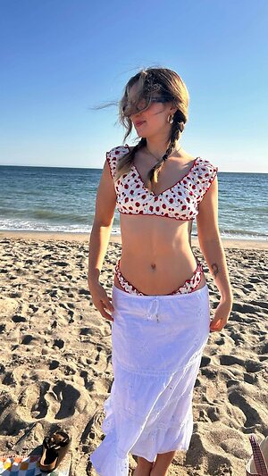Haley Lu Richardson Nude Leaked Photo #14