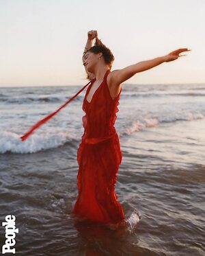 Haley Lu Richardson leaked photo #79