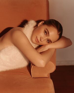 Haley Lu Richardson leaked photo #112