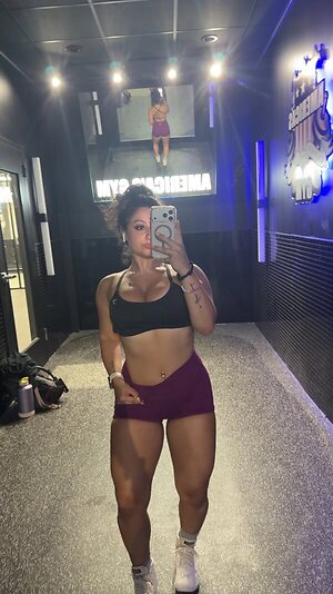 haley.schwartzz leaked photo #8