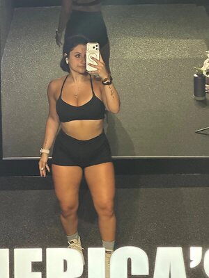 haley.schwartzz leaked photo #16