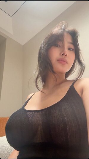 Haliun__b__ leaked photo #34