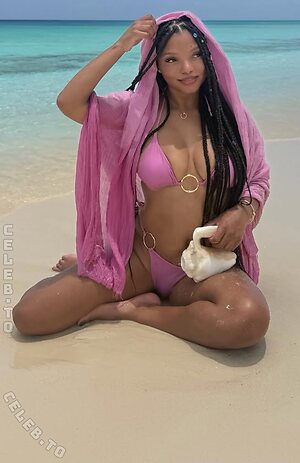 Halle Bailey photo