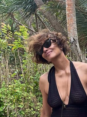 Halle Berry photo