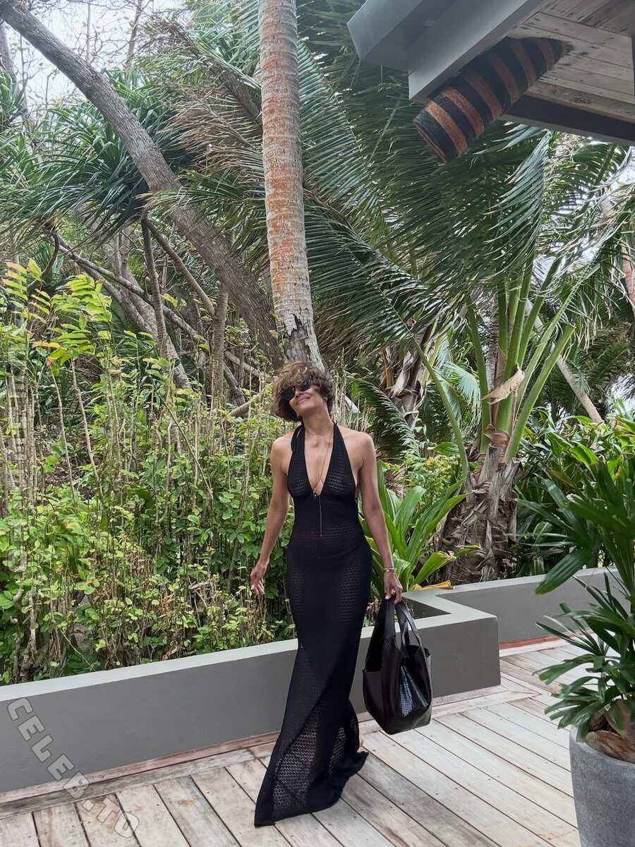 Halle Berry photo