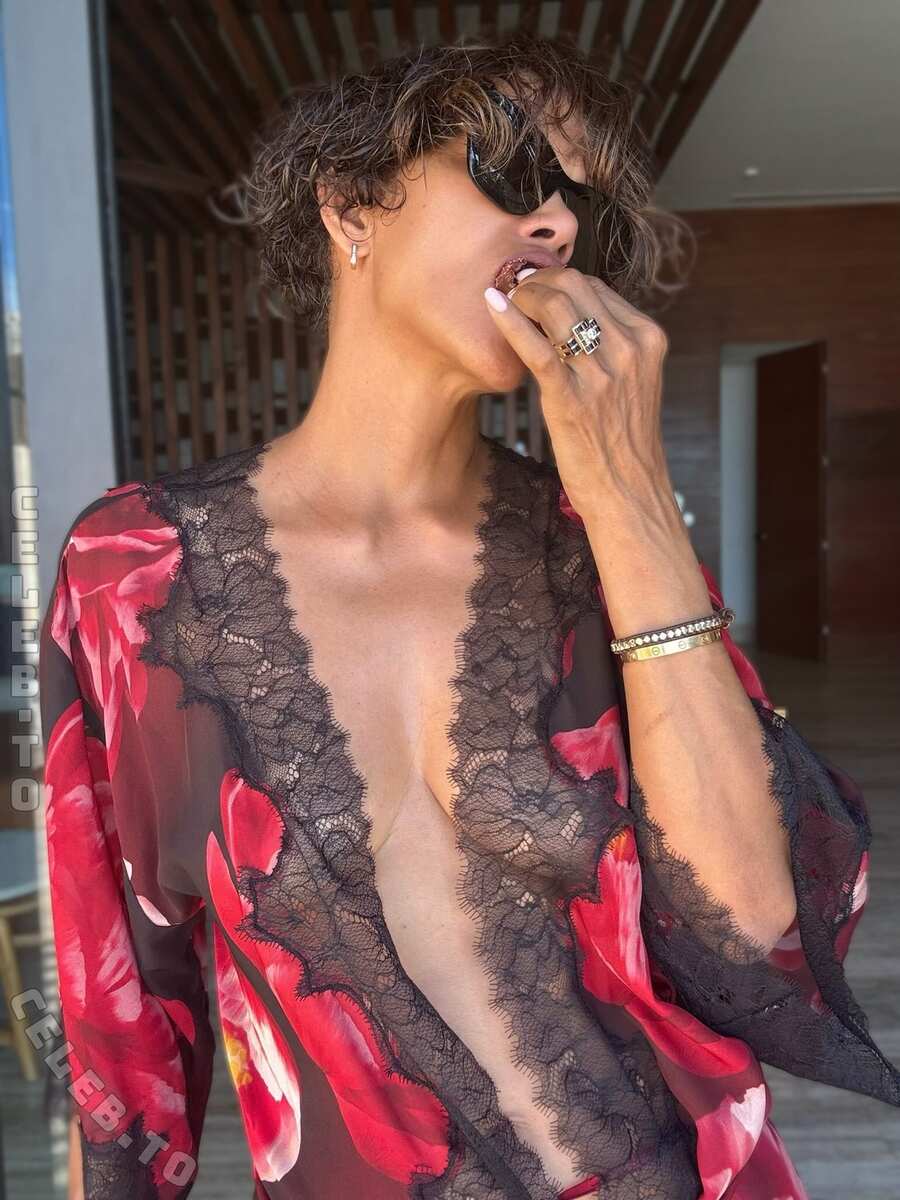 Halle Berry photo