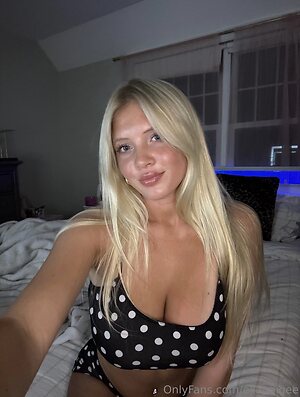 hallieebrooks leaked photo #26