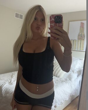 hallieebrooks leaked photo #37