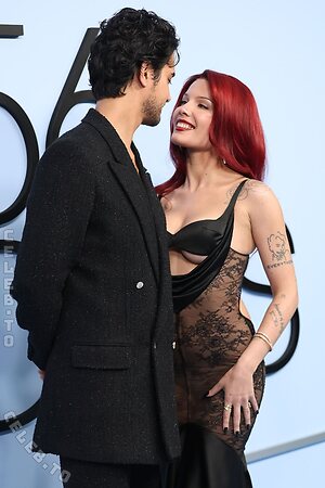 Halsey Nude Leaked Photo #24