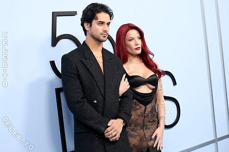 Halsey Nude Leaked Photo #28