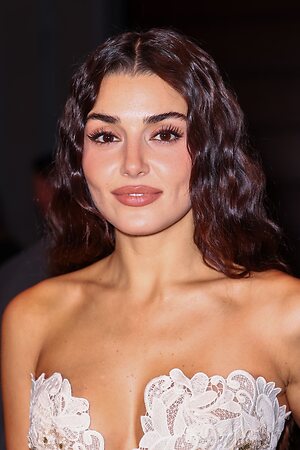 Hande Erçel leaked photo #10