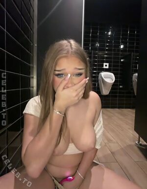 Hannah-2007 leaked photo #80