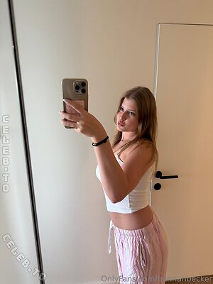 Hannah Becker Nude Leaked Photo #5