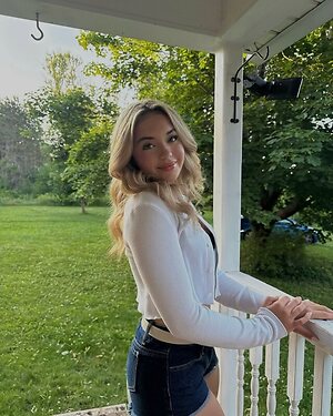 Hannah Bouchard leaked photo #2