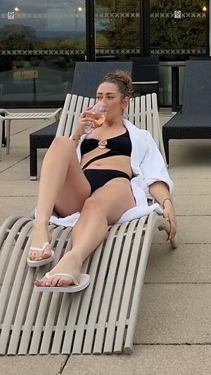 Hannah Norburn leaked photo #5