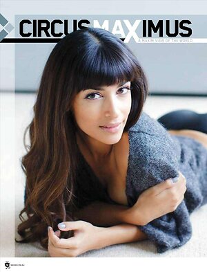 Hannah Simone leaked photo #2