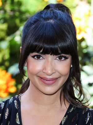 Hannah Simone leaked photo #20