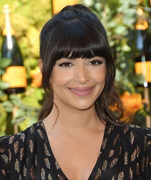 Hannah Simone leaked photo #22