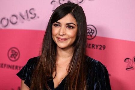 Hannah Simone leaked photo #45