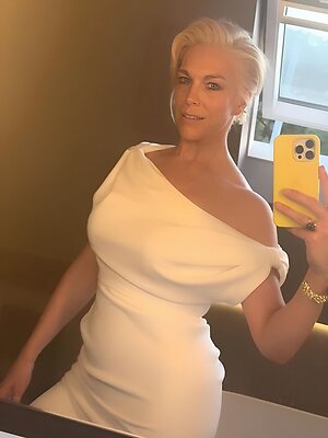 Hannah Waddingham leaked photo #195
