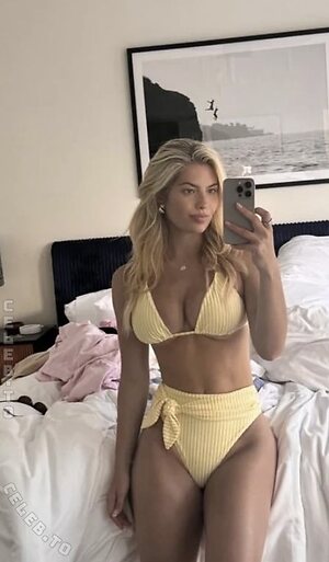 Hannah White leaked photo #93