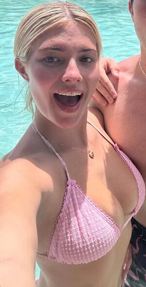 Hannah White leaked photo #173