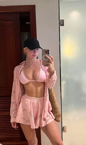 Hannah White leaked photo #205