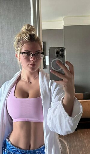 Hannah White leaked photo #210