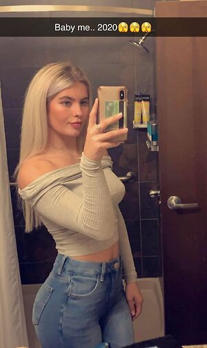 Hannah White leaked photo #212