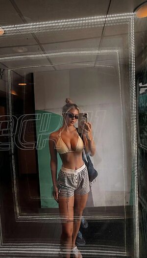 Hannah White leaked photo #222