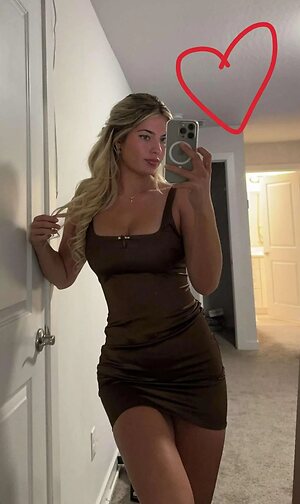 Hannah White leaked photo #243
