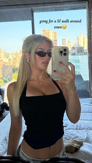 Hannah White leaked photo #253