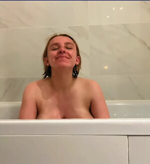 Hannah Witton leaked photo #26
