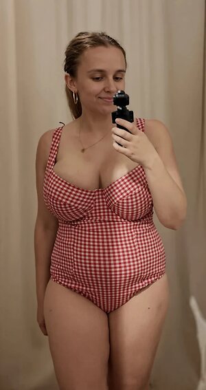 Hannah Witton leaked photo #35