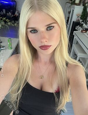 hannahanderrson Nude Leaked Photo #3