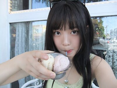 Hanni Pham leaked photo #4