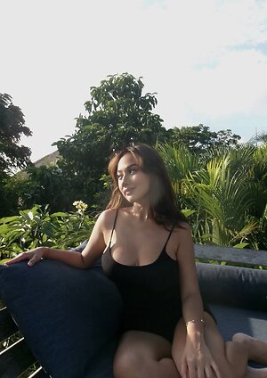 Hasna Elvans leaked photo #3