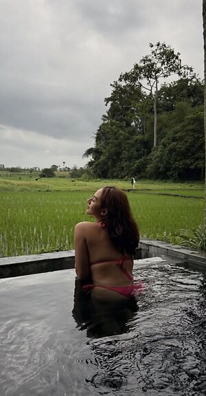 Hasna Elvans leaked photo #5