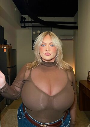 Hayden Nude Leaked Photo #6
