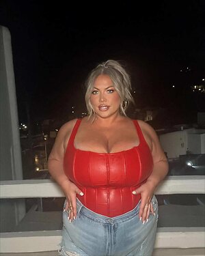 Hayden Nude Leaked Photo #30